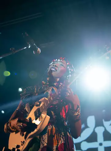 Image 3 - Concert Fatoumata Diawara © Flore Dikkers